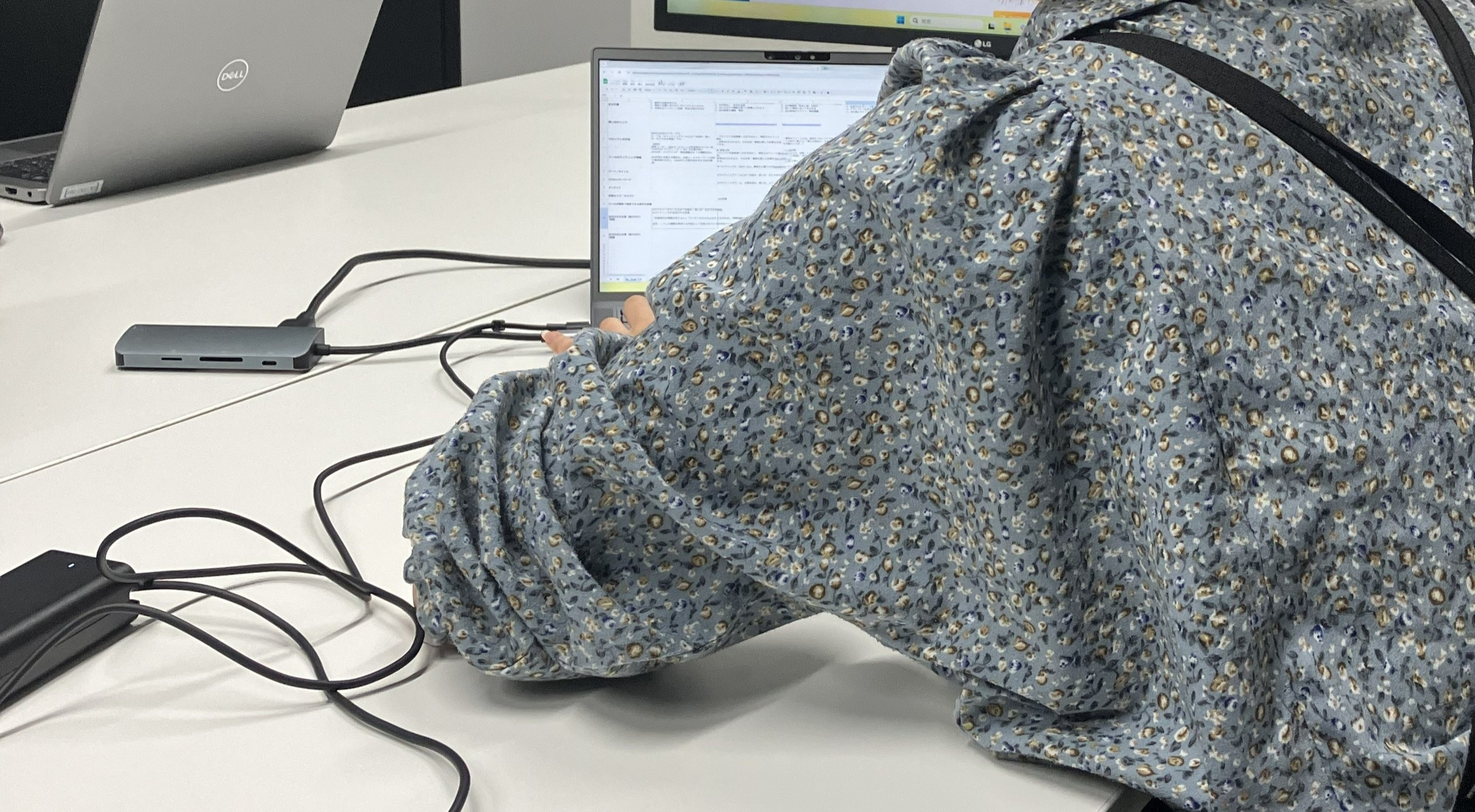 AIライティングツールの検証をする様子